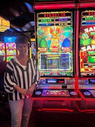 Tampilan platform panen4d slot online dan sportsbook di perangkat mobile
